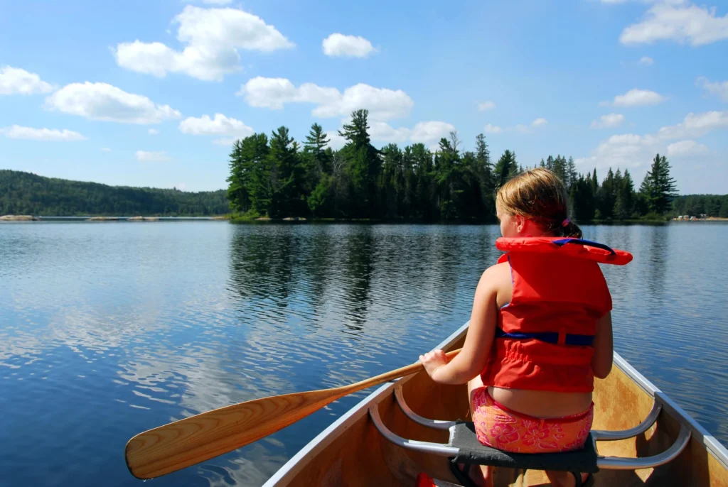 FindCamps.ca - find a summer, stem, sports, arts or overnight camp for your child - girl kayaking - header
